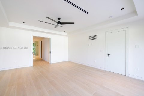 Villa ou maison à vendre à Miami, Floride: 5 chambres, 394.09 m2 № 1321505 - photo 21