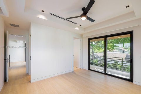 Casa en venta en Miami, Florida, 5 dormitorios, 394.09 m2 № 1321505 - foto 16