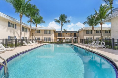 Copropriété à vendre à Pinecrest, Floride: 2 chambres, 75.53 m2 № 1321507 - photo 1