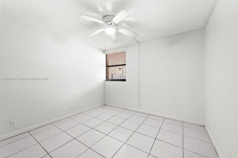 Купить кондоминиум в Корал-Спрингс, Флорида 2 спальни, 99.22м2, № 1044773 - фото 11