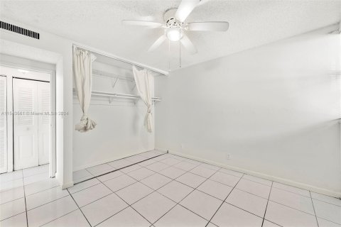 Купить кондоминиум в Корал-Спрингс, Флорида 2 спальни, 99.22м2, № 1044773 - фото 13