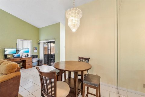 Touwnhouse à vendre à Boynton Beach, Floride: 2 chambres, 116.87 m2 № 1332449 - photo 11