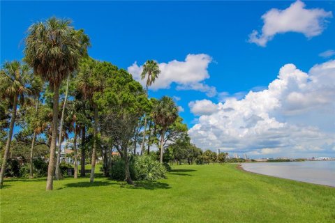 Terreno en venta en Saint Petersburg, Florida № 1357496 - foto 8