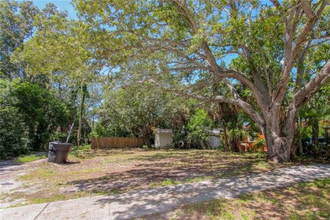 Terreno en venta en Saint Petersburg, Florida № 1357496 - foto 1