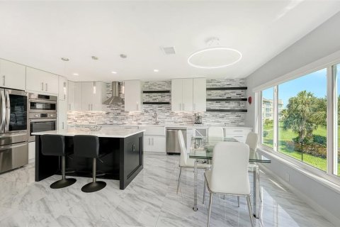 Copropriété à vendre à Longboat Key, Floride: 2 chambres, 121.89 m2 № 1378389 - photo 13