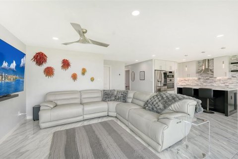 Copropriété à vendre à Longboat Key, Floride: 2 chambres, 121.89 m2 № 1378389 - photo 12