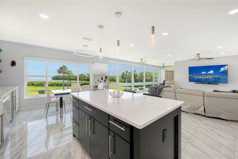 Copropriété à vendre à Longboat Key, Floride: 2 chambres, 121.89 m2 № 1378389 - photo 8