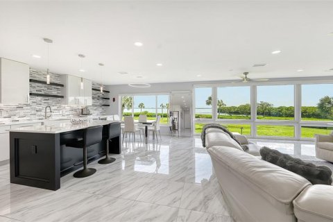 Condo in Longboat Key, Florida, 2 bedrooms  № 1378389 - photo 17