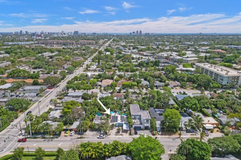 House in Wilton Manors, Florida 3 bedrooms, 118.36 sq.m. № 1099170 - photo 1