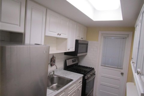 Condo in Saint Petersburg, Florida, 1 bedroom  № 1247188 - photo 16