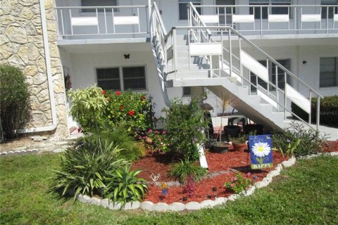 Condo in Saint Petersburg, Florida, 1 bedroom  № 1247188 - photo 21