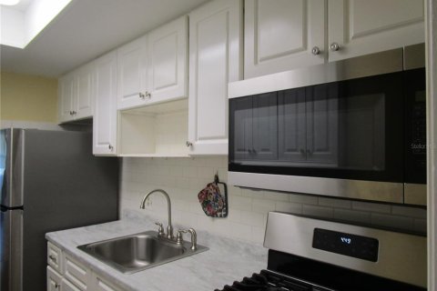 Condo in Saint Petersburg, Florida, 1 bedroom  № 1247188 - photo 8