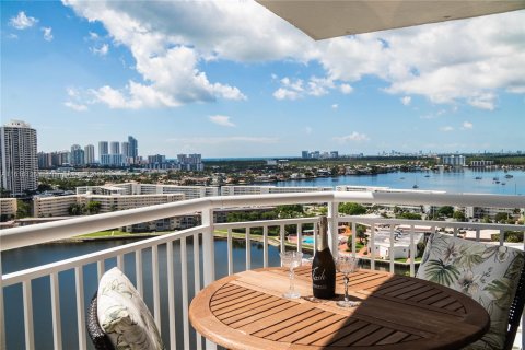 Condominio en venta en Aventura, Florida, 3 dormitorios, 149.11 m2 № 1240830 - foto 2