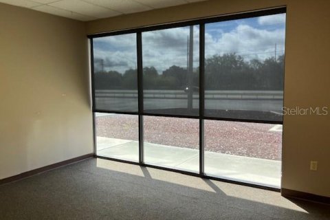 Propiedad comercial en venta en Tampa, Florida, 2425.4 m2 № 1244985 - foto 9