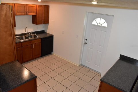 House in Tampa, Florida 3 bedrooms, 85.93 sq.m. № 1418152 - photo 3