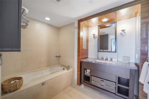 Condo in Miami Beach, Florida, 1 bedroom  № 1035266 - photo 8