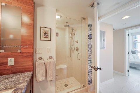 Condo in Miami Beach, Florida, 1 bedroom  № 1035266 - photo 9