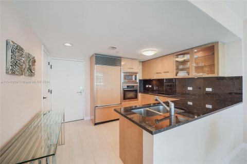 Condo in Miami Beach, Florida, 1 bedroom  № 1035266 - photo 4