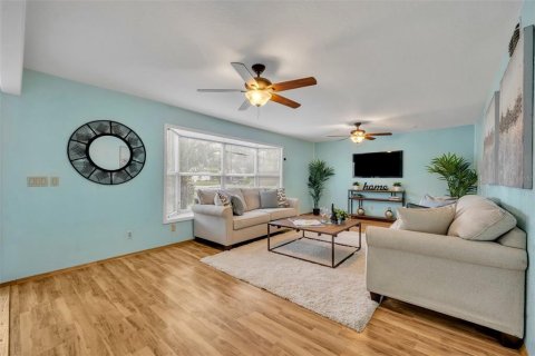 Villa ou maison à vendre à Kissimmee, Floride: 4 chambres, 185.8 m2 № 1340767 - photo 6