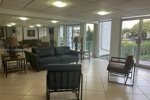 Condo in Miami, Florida, 1 bedroom  № 1227249 - photo 29