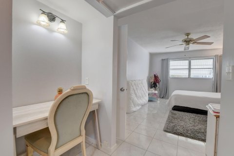 Condo in Deerfield Beach, Florida, 1 bedroom  № 1075727 - photo 22