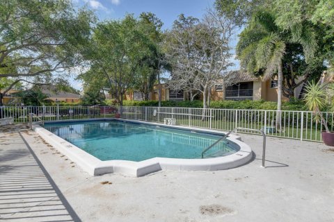 Condo in Deerfield Beach, Florida, 1 bedroom  № 1075727 - photo 16