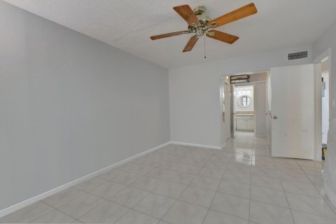 Купить кондоминиум в Дирфилд-Бич, Флорида 3 комнаты, 72м2, № 1075727 - фото 12