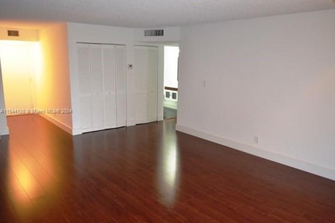 Condo in Sunny Isles Beach, Florida, 3 bedrooms  № 1045117 - photo 5