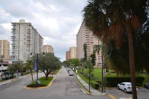 Condo in Sunny Isles Beach, Florida, 3 bedrooms  № 1045117 - photo 19