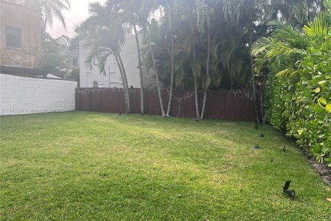 House in Miami Beach, Florida 4 bedrooms, 167.5 sq.m. № 1042884 - photo 27