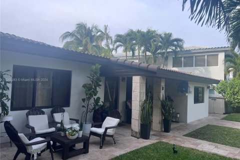 House in Miami Beach, Florida 4 bedrooms, 167.5 sq.m. № 1042884 - photo 5