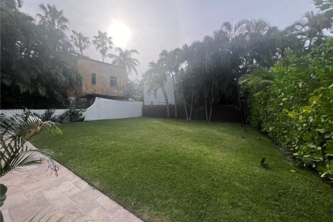 House in Miami Beach, Florida 4 bedrooms, 167.5 sq.m. № 1042884 - photo 28