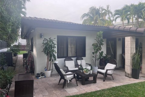 House in Miami Beach, Florida 4 bedrooms, 167.5 sq.m. № 1042884 - photo 6