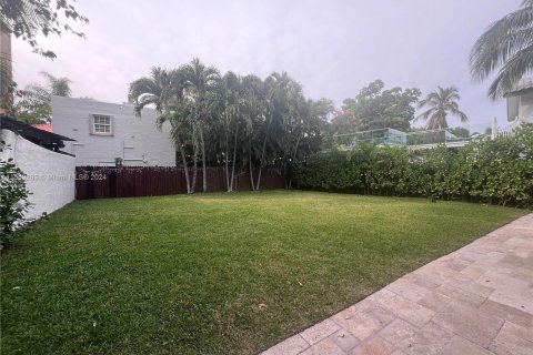 House in Miami Beach, Florida 4 bedrooms, 167.5 sq.m. № 1042884 - photo 30