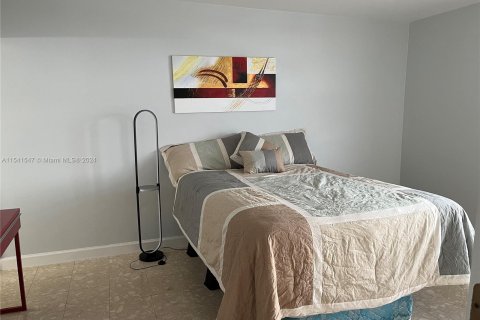 Condominio en venta en Surfside, Florida, 2 dormitorios, 119.38 m2 № 1035707 - foto 15