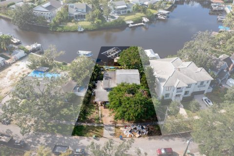 Villa ou maison à vendre à Tampa, Floride: 4 chambres, 222.41 m2 № 1410280 - photo 4