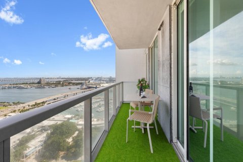 Condo in Miami, Florida, 1 bedroom  № 1406275 - photo 2