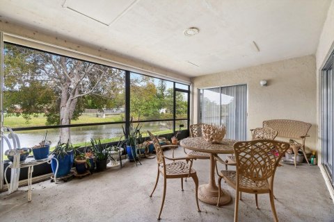Villa ou maison à vendre à Royal Palm Beach, Floride: 2 chambres, 120.31 m2 № 1044139 - photo 8