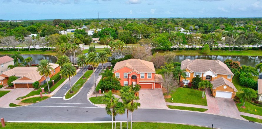 Casa en Stuart, Florida 5 dormitorios, 332.59 m2 № 1044177