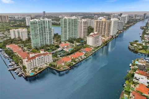 Condominio en venta en Aventura, Florida, 2 dormitorios, 222.97 m2 № 1054328 - foto 1