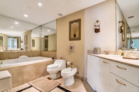 Condo in Aventura, Florida, 2 bedrooms  № 1054328 - photo 27