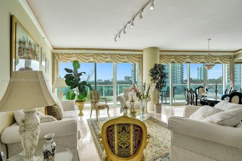 Copropriété à vendre à Aventura, Floride: 2 chambres, 222.97 m2 № 1054328 - photo 4