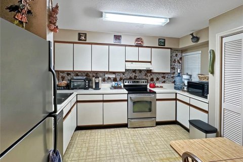 Condo in New Port Richey, Florida, 3 bedrooms  № 1243336 - photo 7