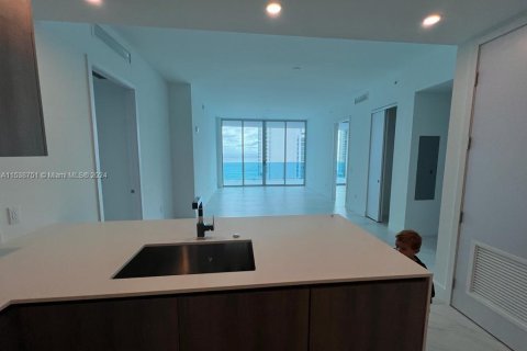 Condominio en venta en Sunny Isles Beach, Florida, 2 dormitorios № 1030909 - foto 7