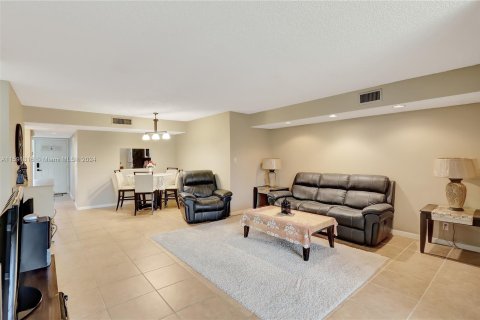 Copropriété à vendre à Coconut Creek, Floride: 2 chambres, 101.54 m2 № 1209561 - photo 1