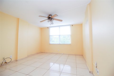 Condo in Oakland Park, Florida, 2 bedrooms  № 1060289 - photo 26