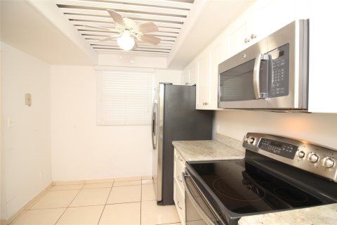 Condo in Oakland Park, Florida, 2 bedrooms  № 1060289 - photo 30