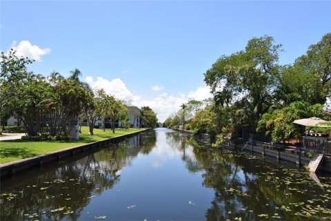 Condo in Oakland Park, Florida, 2 bedrooms  № 1060289 - photo 15