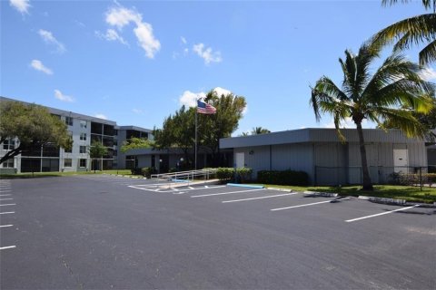 Condo in Oakland Park, Florida, 2 bedrooms  № 1060289 - photo 14