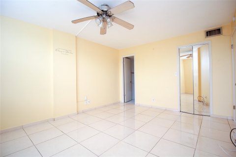 Condo in Oakland Park, Florida, 2 bedrooms  № 1060289 - photo 28